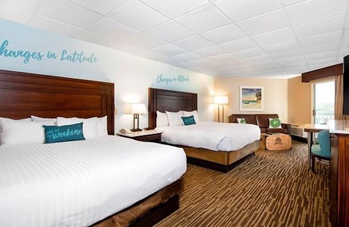 Osage Beach Hotel | Comfort and Convenience! Free Parking, Pool, Near Main Street Music Hall