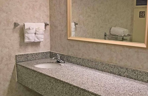 Radnor - Fort Myer Heights Resort | Comfort and Convenience in Red Lion Hotel Rosslyn Iwo Jima! Free Onsite Parking!