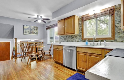 East Lansing House | Comfort and Space near MSU