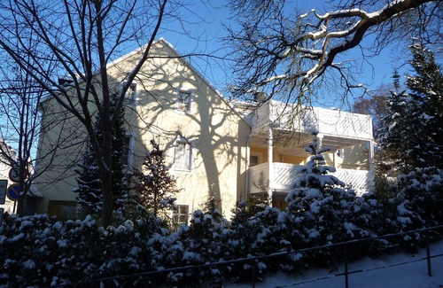 Annaberg-Buchholz Apartment | Comfort apartment for 2-8 people, 100 sqm, September 3rd, September Living room, 2 bathrooms