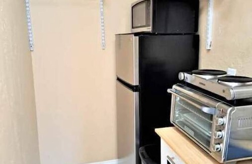 Parkside Apartment | Comfort & Canines: Cozy Extended Stay Near Beach