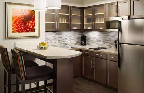 Las Colinas Apartment | Comfort & Convenience! 2 Spaces w/Fully-equipped Kitchen, Parking & Breakfast!
