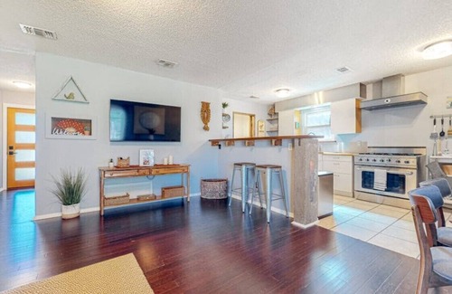 Austin House | Comfort, convenience, and luxury appointments ☆SouthWest Austin Hideaway