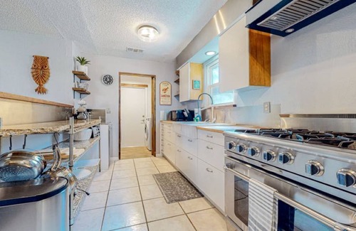 Austin House | Comfort, convenience, and luxury appointments ☆SouthWest Austin Hideaway