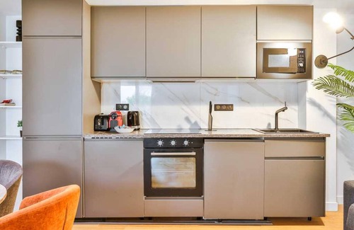 Quartier Saint-Ambroise Apartment | Comfort & Design for 10p - 5min from the Marais