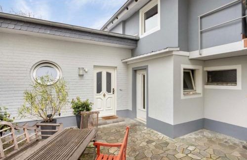 Rhein-Erft-Kreis District House | Comfort in Hürth with pool and fireplace