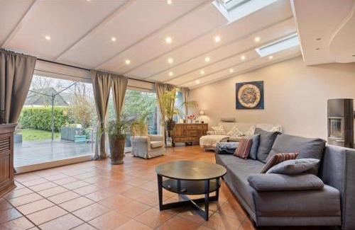 Rhein-Erft-Kreis District House | Comfort in Hürth with pool and fireplace