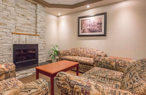 Banff Trail Hotel | Comfort Inn and Suites University