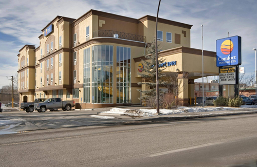 Banff Trail Hotel | Comfort Inn and Suites University