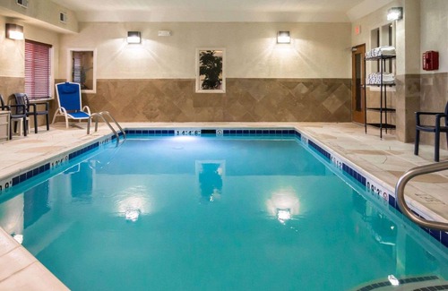 Village of Lakewood Hotel | Comfort Inn Crystal Lake - Algonquin