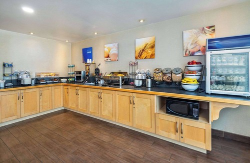 Kingston Hotel | Comfort Inn Highway 401