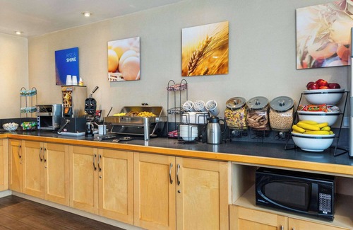 Kingston Hotel | Comfort Inn Highway 401