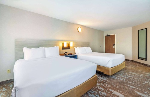 Kingston Hotel | Comfort Inn Highway 401