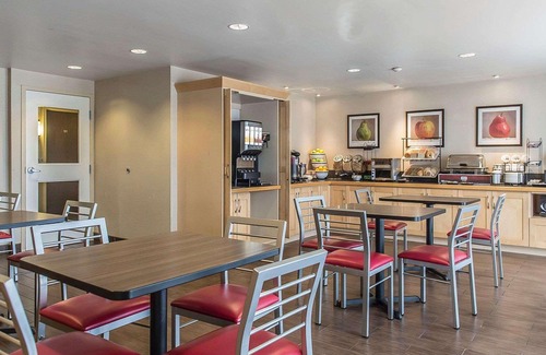 Kingston Hotel | Comfort Inn Highway 401