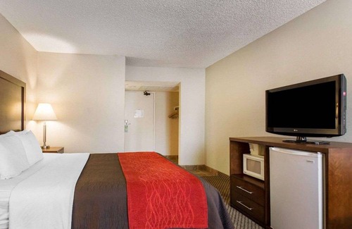 Moreno Valley Hotel | Comfort Inn & Suites Moreno Valley near March Air Reserve Base