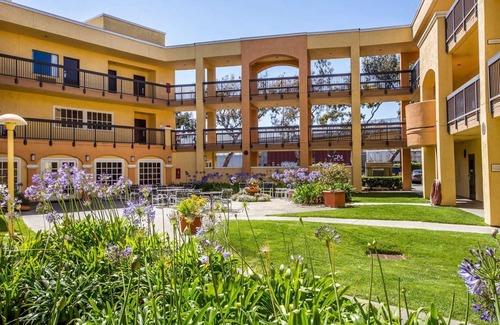The East Side Hotel | Comfort Inn & Suites San Francisco Airport North