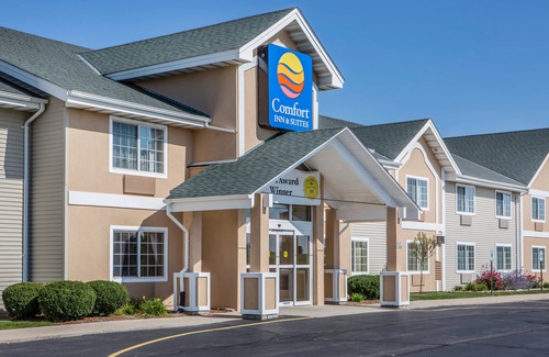 Jackson Hotel | Comfort Inn & Suites Jackson - West Bend