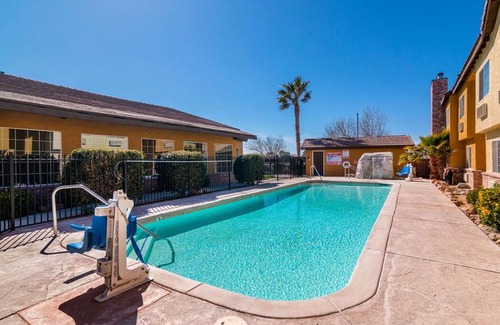 Mojave Hotel | Comfort Inn & Suites Mojave