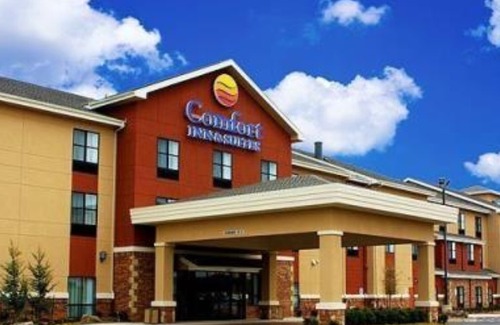 Shawnee Hotel | Comfort Inn & Suites Shawnee North Near I-40