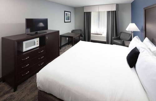 Sequim Resort | Comfort Meets Affordability in Red Lion Inn & Suites Sequim! Free Breakfast!