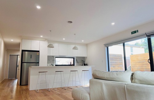 Frankston House | Comfort natural Frankston home in middle of everything