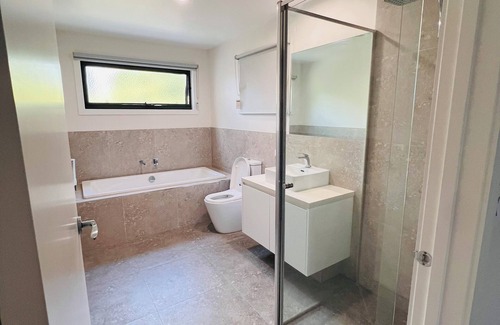 Frankston House | Comfort natural Frankston home in middle of everything