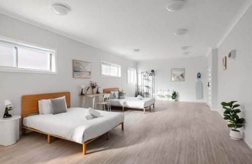 Ryde Apartment | Comfort Stay - Detached Quadruple Studio Room with Simple Kitchenette near Top Ryde city