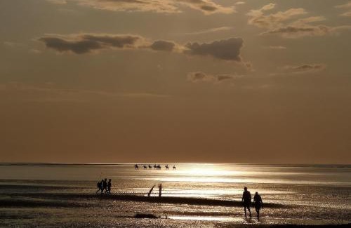 Cuxhaven Apartment | Comfort Steps from the North Sea, cleaning included