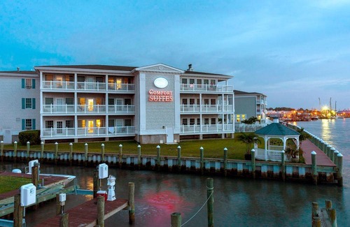 Chincoteague Hotel | Comfort Suites Chincoteague Island Bayfront Resort