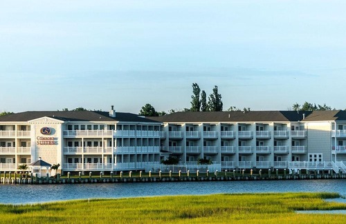 Chincoteague Hotel | Comfort Suites Chincoteague Island Bayfront Resort