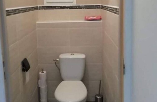 Saint-Vincent-de-Paul Bed & Breakfast | Comfortable room with swimming pool, bathroom and wc.