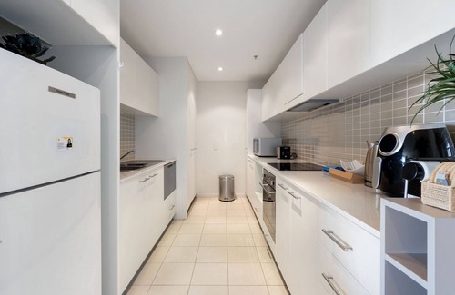 Phillip Apartment | Comfortable 1-Bed Apartment with Balcony