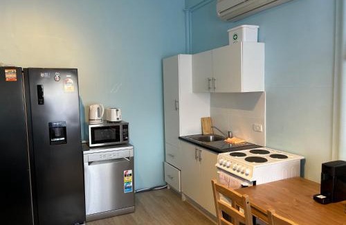 Budgewoi Apartment | Comfortable 1 bedroom duplex close to everything