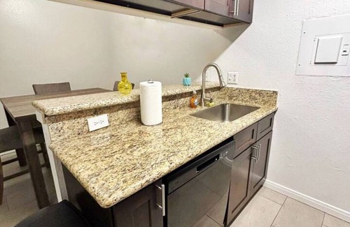 Astrodome Apartment | Comfortable 1 King bed 1 bath in TMC & near NRG