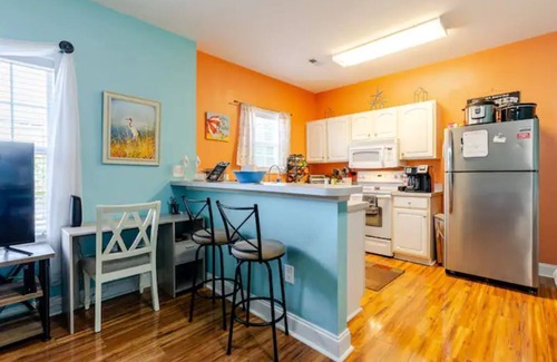 Myrtle Beach Condo | Comfortable 2 Bedroom, 2 Bathroom Condo, 2 Blocks from the Beach