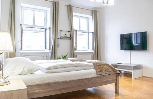 Neulerchenfeld Apartment | Comfortable 2BR Apt, Near Wiener Stadthalle