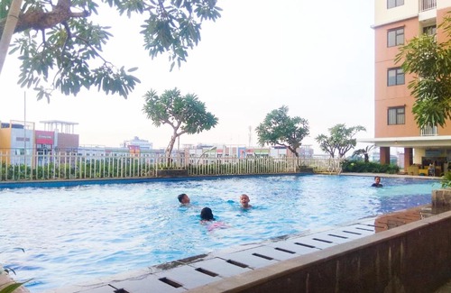 Bekasi Timur Apartment | Comfortable 2BR Lagoon Resort Apartment By Travelio