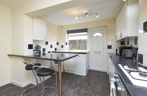 Hucknall House | Comfortable 4-bed House in Hucknall, Nottingham