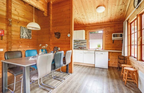 Gramsbergen House | Comfortable 6-person bungalow with dishwasher, washing machine, and covered veranda near Gramsbergen at lively park ’t Hooge Holt.