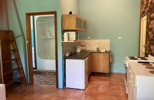 Stanwell Tops Apartment | Comfortable airconditioned apartment