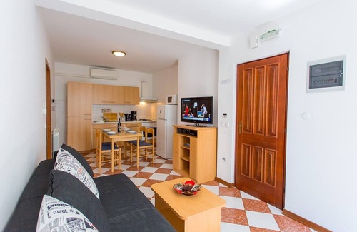 Spadici Apartment | Comfortable and modern apartment in Porec, close to the city center and the beach, pets are welcome