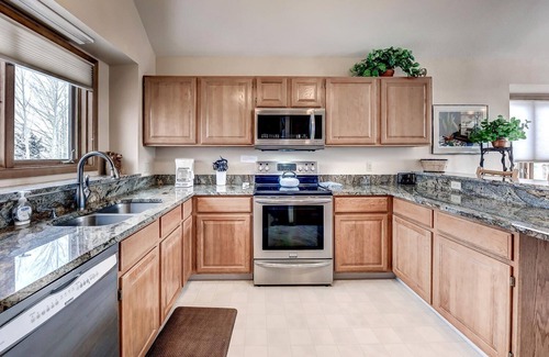 Frisco House | Comfortable and nice condo located a few blocks from Main Street, Frisco. Private Hot Tub!