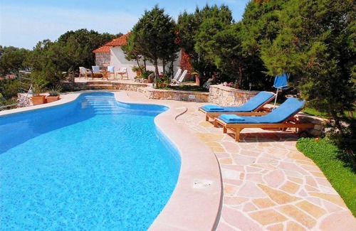 Bobovisca House | Comfortable and spacious house with terrace and sea view Bobovišća na Moru, Brač (K-14405)