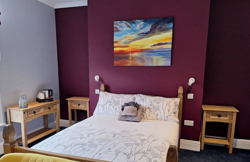 Cranleigh House | Comfortable and Spacious - Guest Room 7