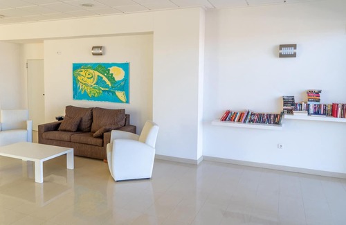 Santiago de la Ribera Apartment | Comfortable apartment with shared pool near the beach.