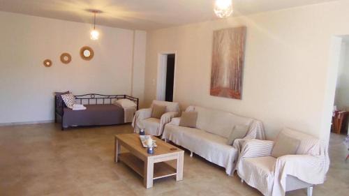 Spata-Artemida Apartment | Comfortable Apartment Close to the Airport