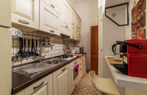 Rione XVIII Castro Pretorio Apartment | Comfortable apartment located on the second floor, of four in total, of a building without lift.In 40 m2 of space it accommodates four people with a double bedroom on the mezzanine and a foldaway double bed in the living room.It is located 700 meters wal