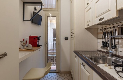 Rione XVIII Castro Pretorio Apartment | Comfortable apartment located on the second floor, of four in total, of a building without lift.In 40 m2 of space it accommodates four people with a double bedroom on the mezzanine and a foldaway double bed in the living room.It is located 700 meters wal