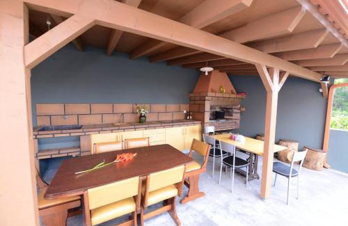 Campanario Apartment | Comfortable apartment with shared pool in Prazeres, 150 m²