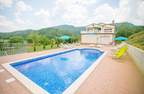 Buzet Other | Comfortable apartment with a shared swimming pool for up to 4 persons
